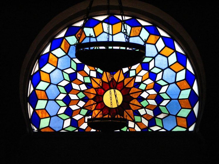 A round stained glass window in the wall of the cathedral.